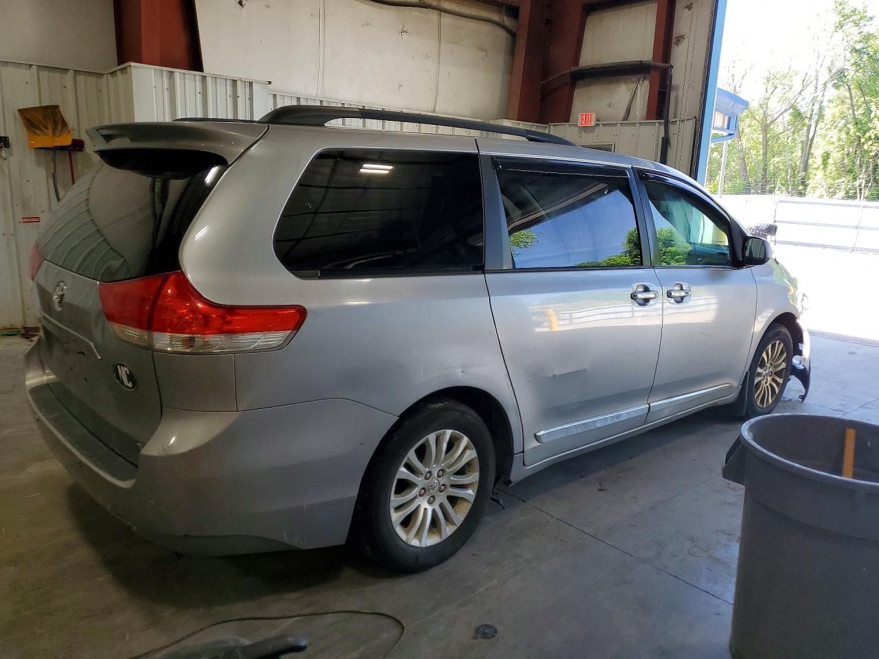 Toyota Sienna Xle 8-passenger