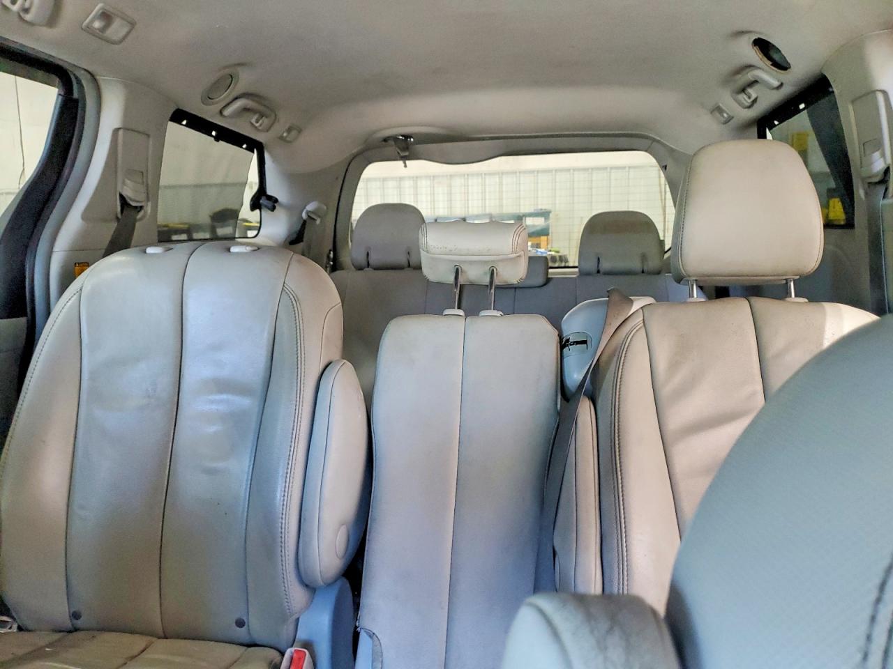 Toyota Sienna Xle 8-passenger