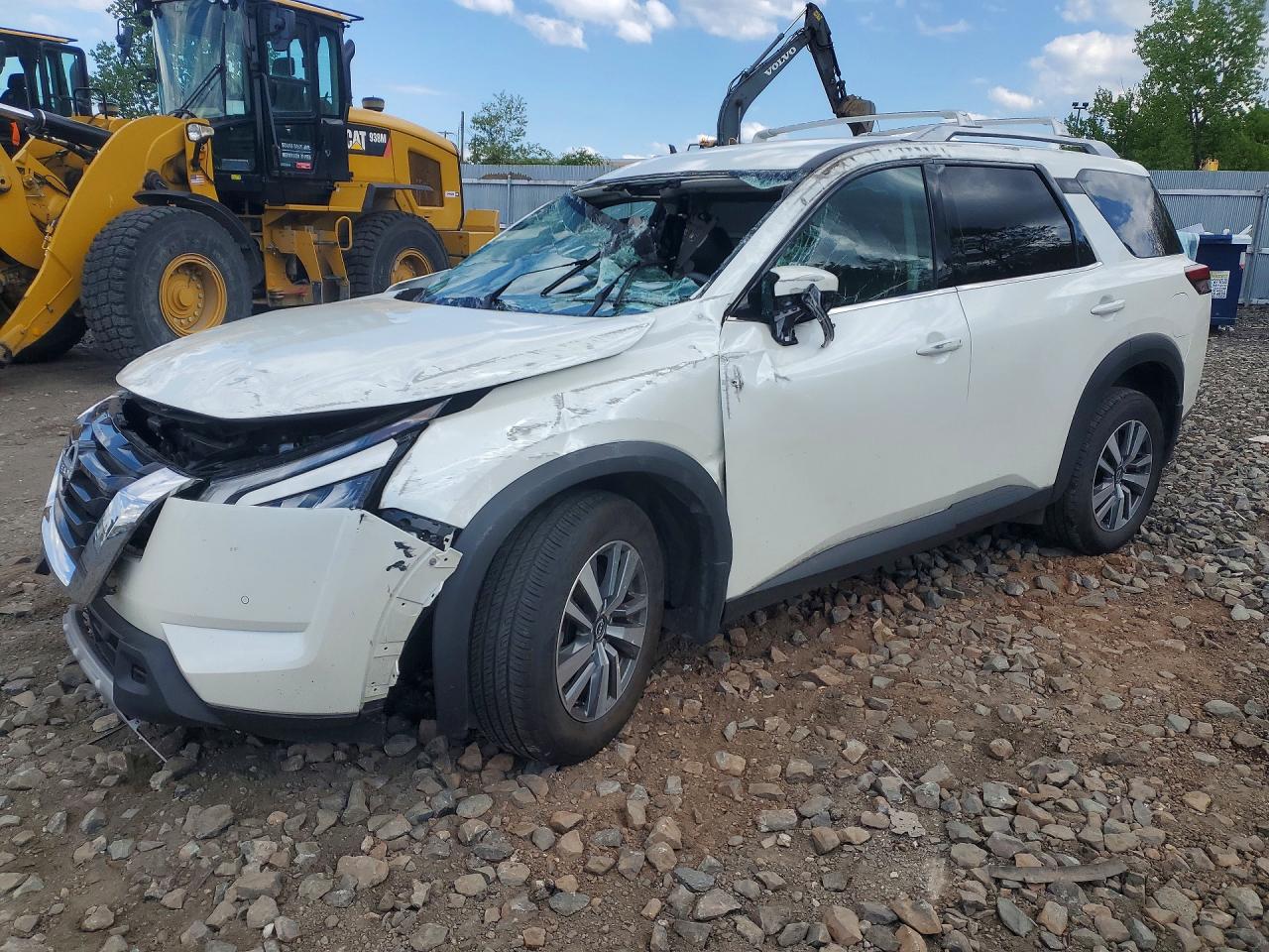 Salvage Nissan Pathfinder Image