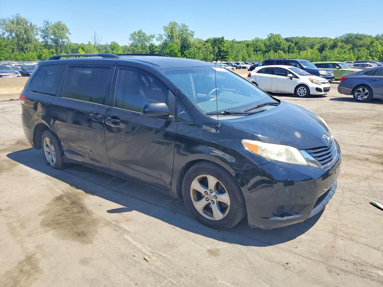 Toyota Sienna Le