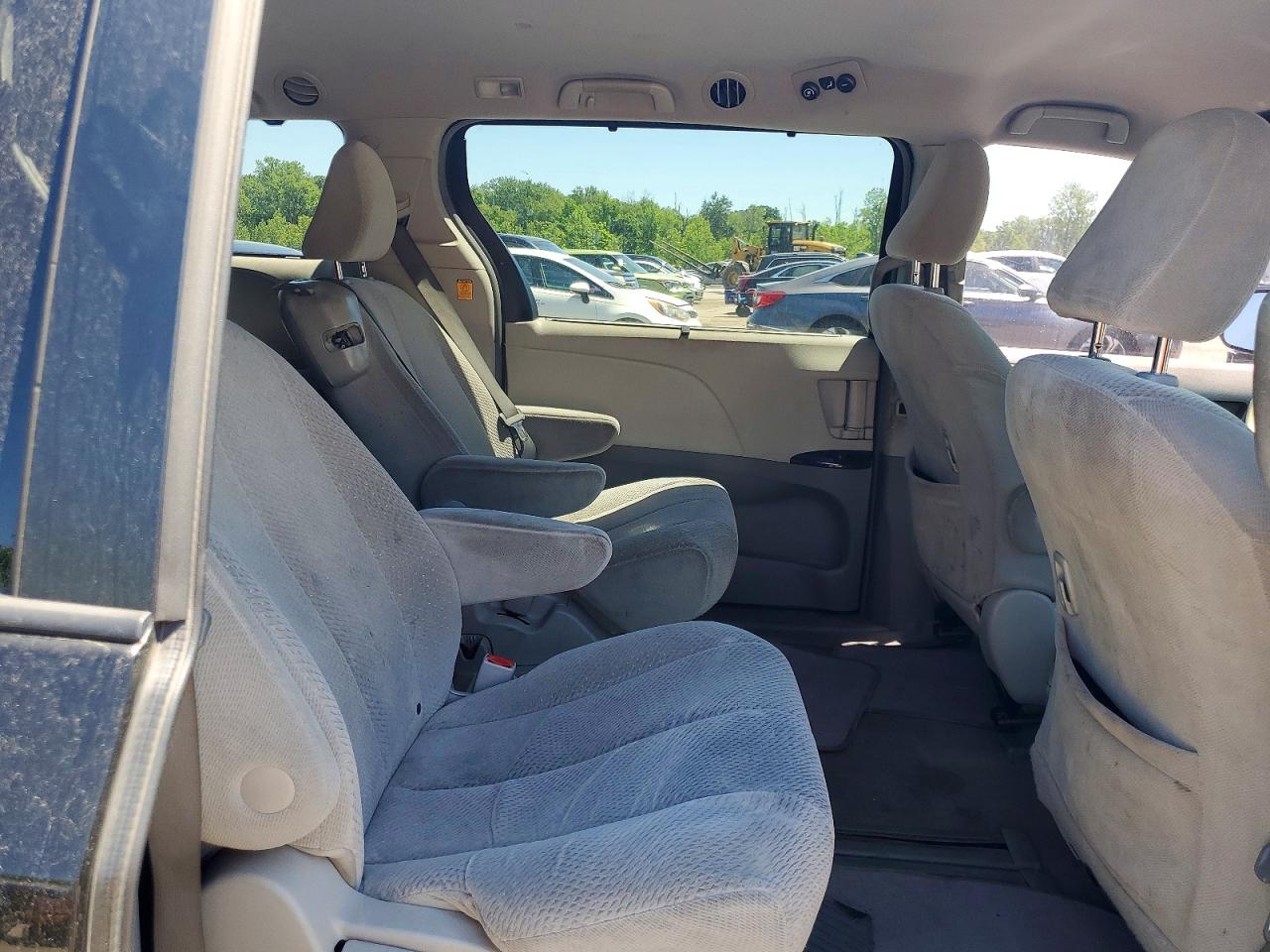 Toyota Sienna Le