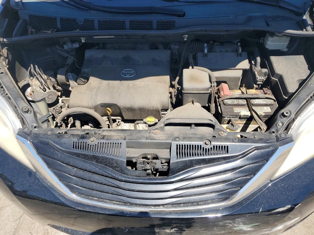 Toyota Sienna Le