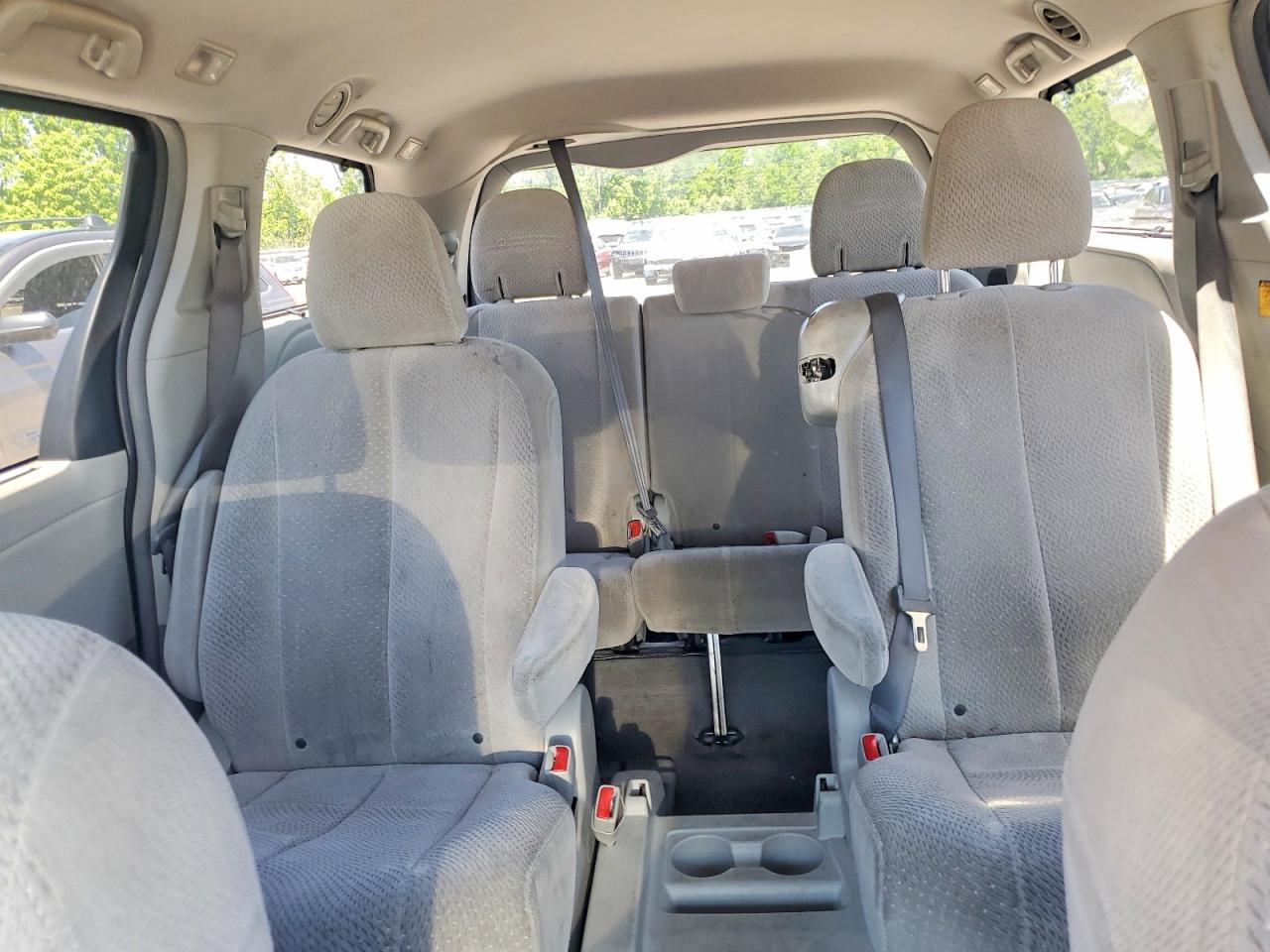 Toyota Sienna Le