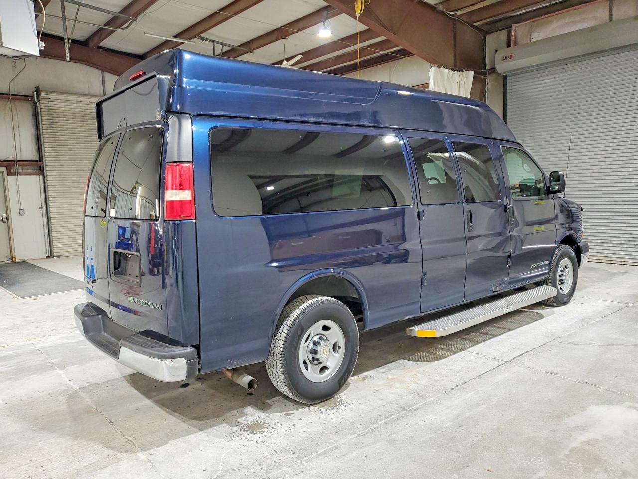 Chevrolet Express Lt