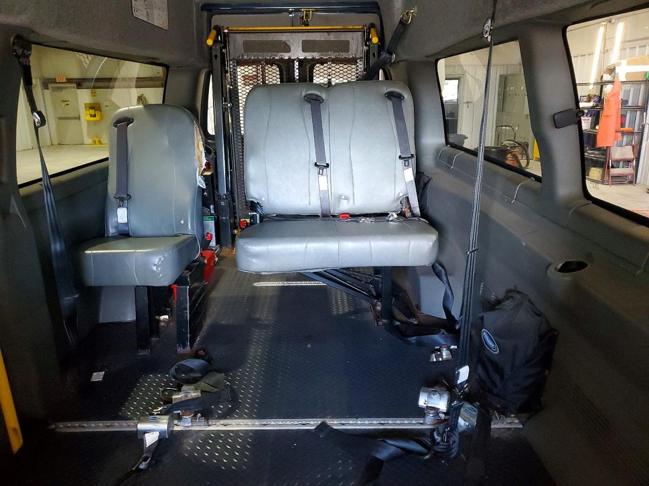 Chevrolet Express Lt