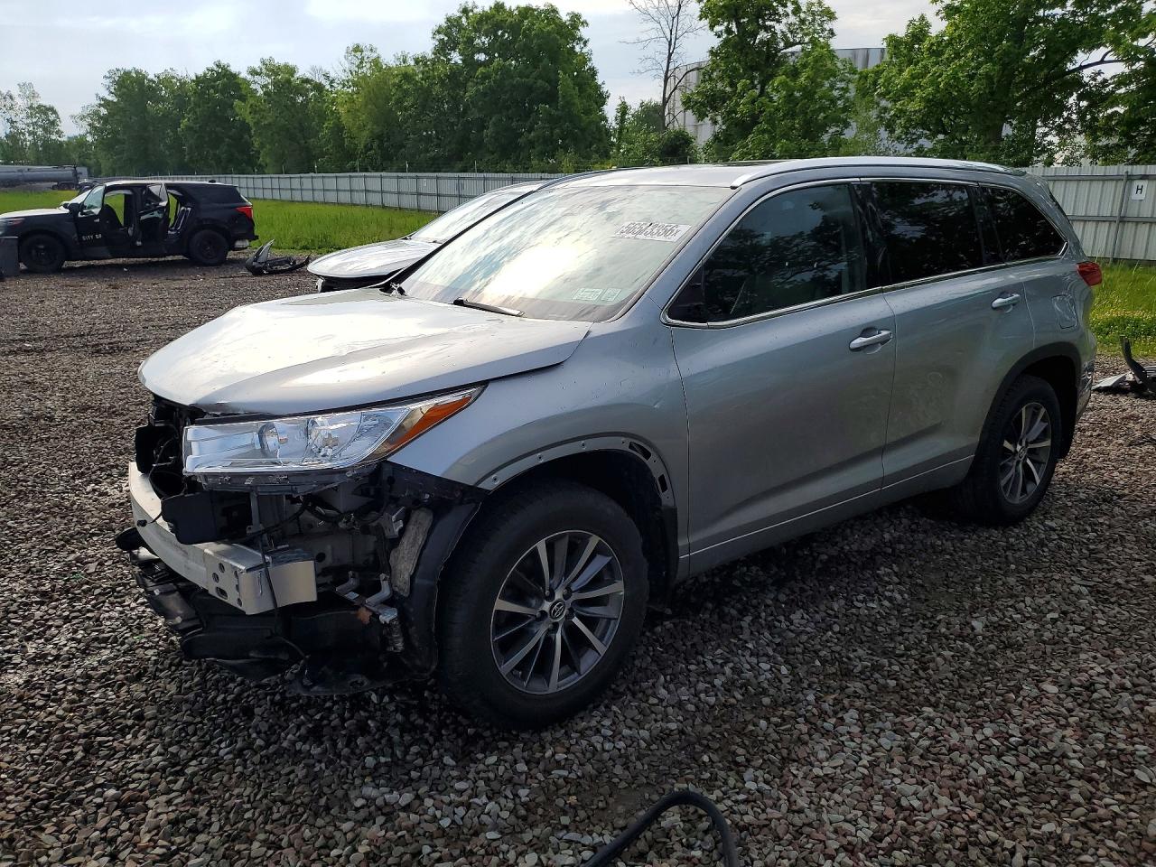 Salvage Toyota Highlander Image