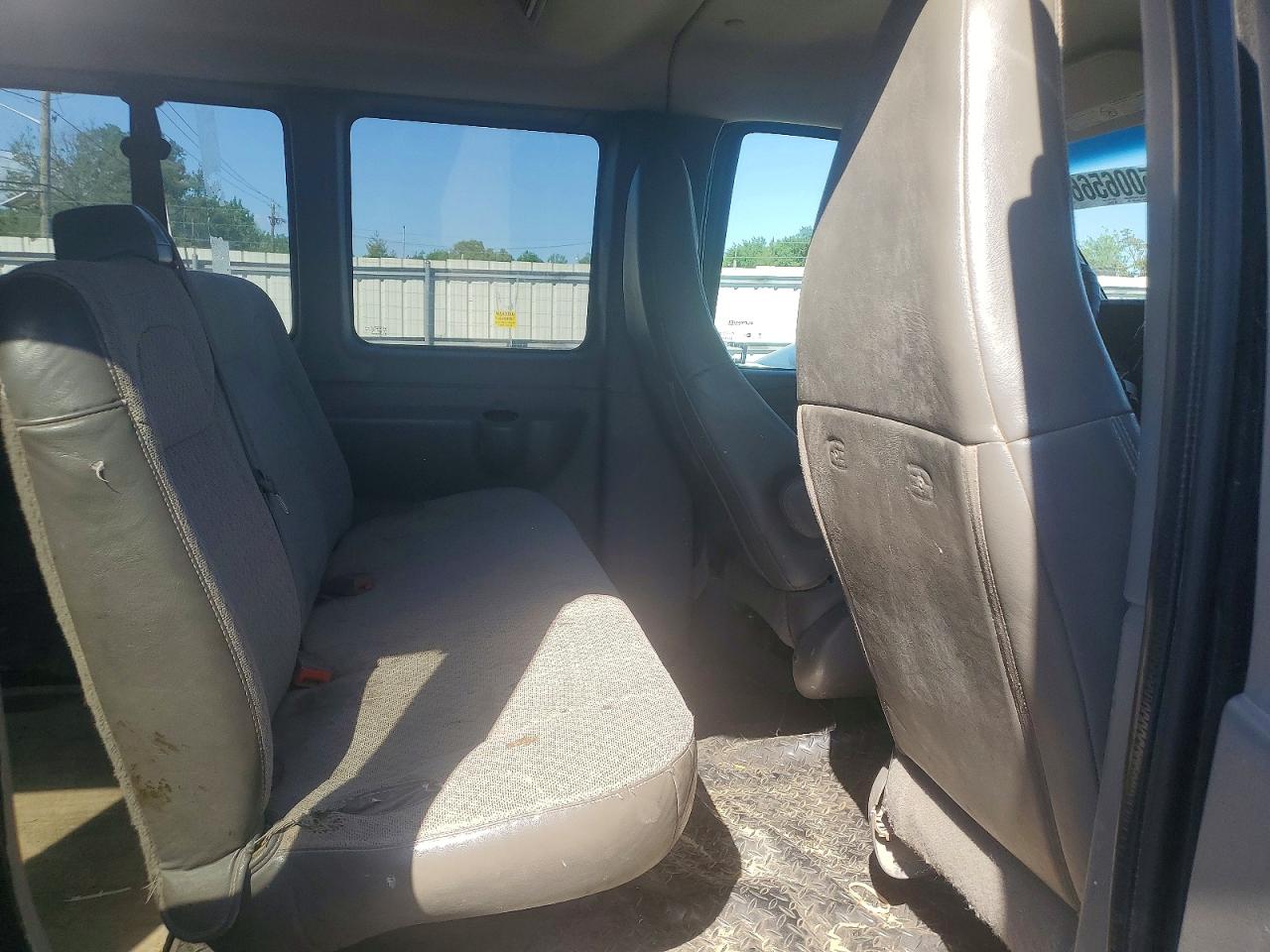Chevrolet Express Lt
