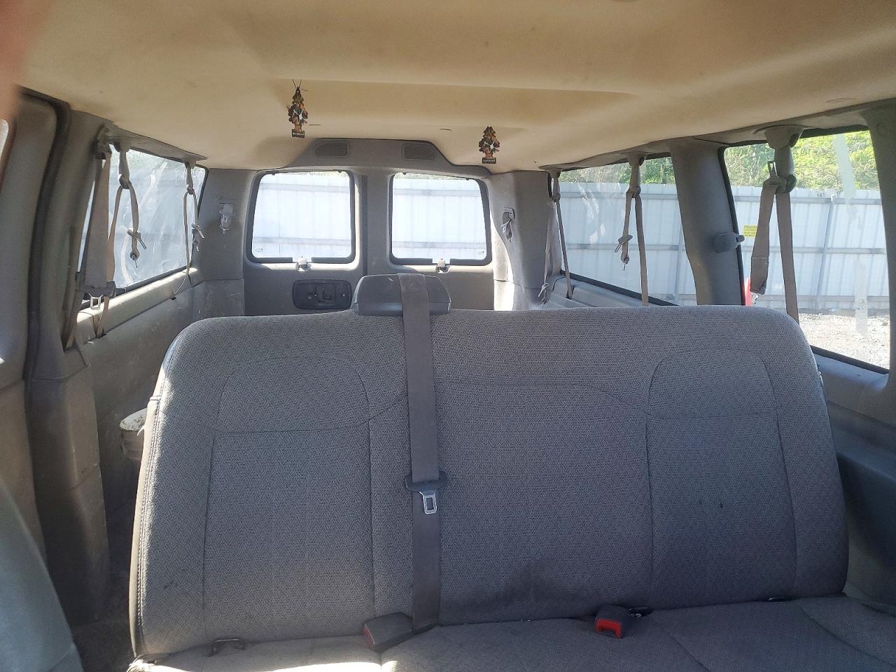 Chevrolet Express Lt