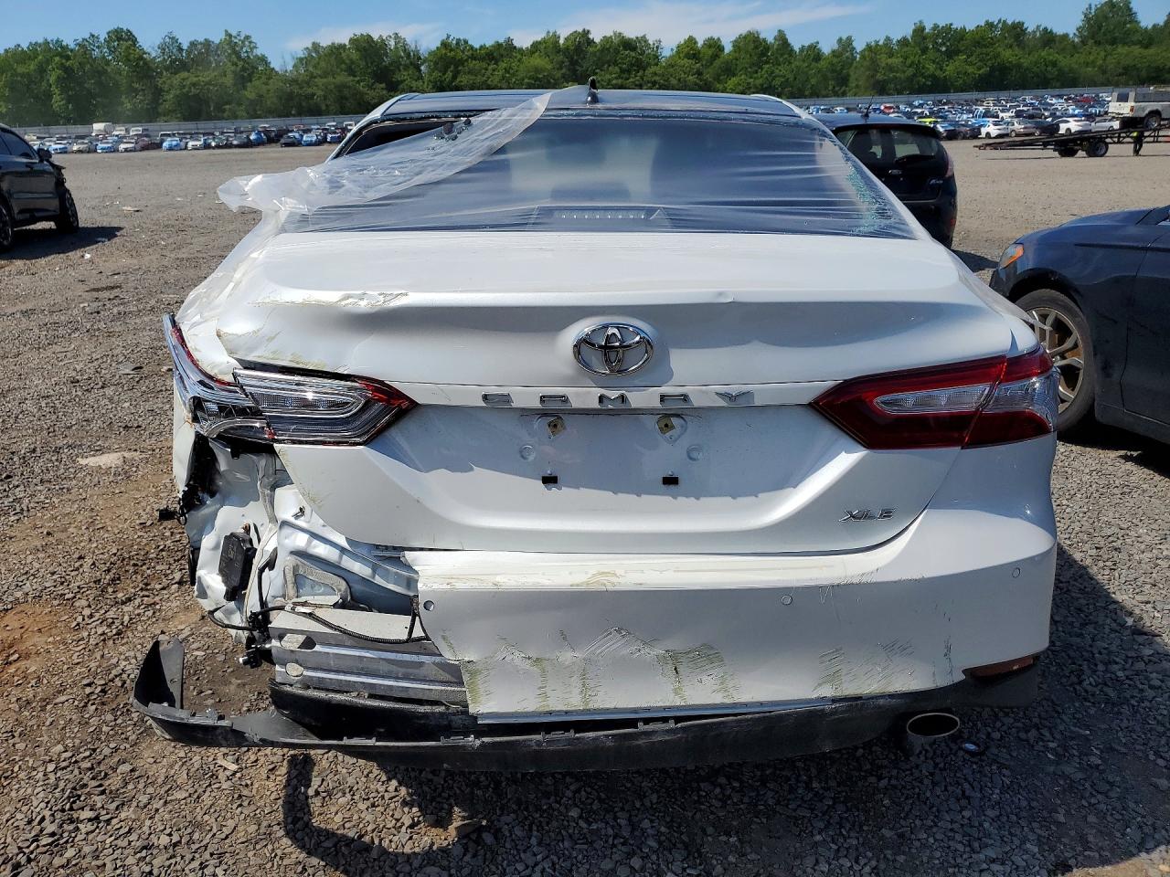 Toyota Camry Xle V6