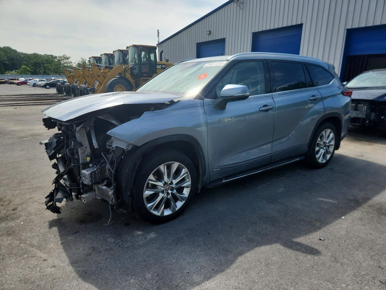 Salvage Toyota Highlander Image