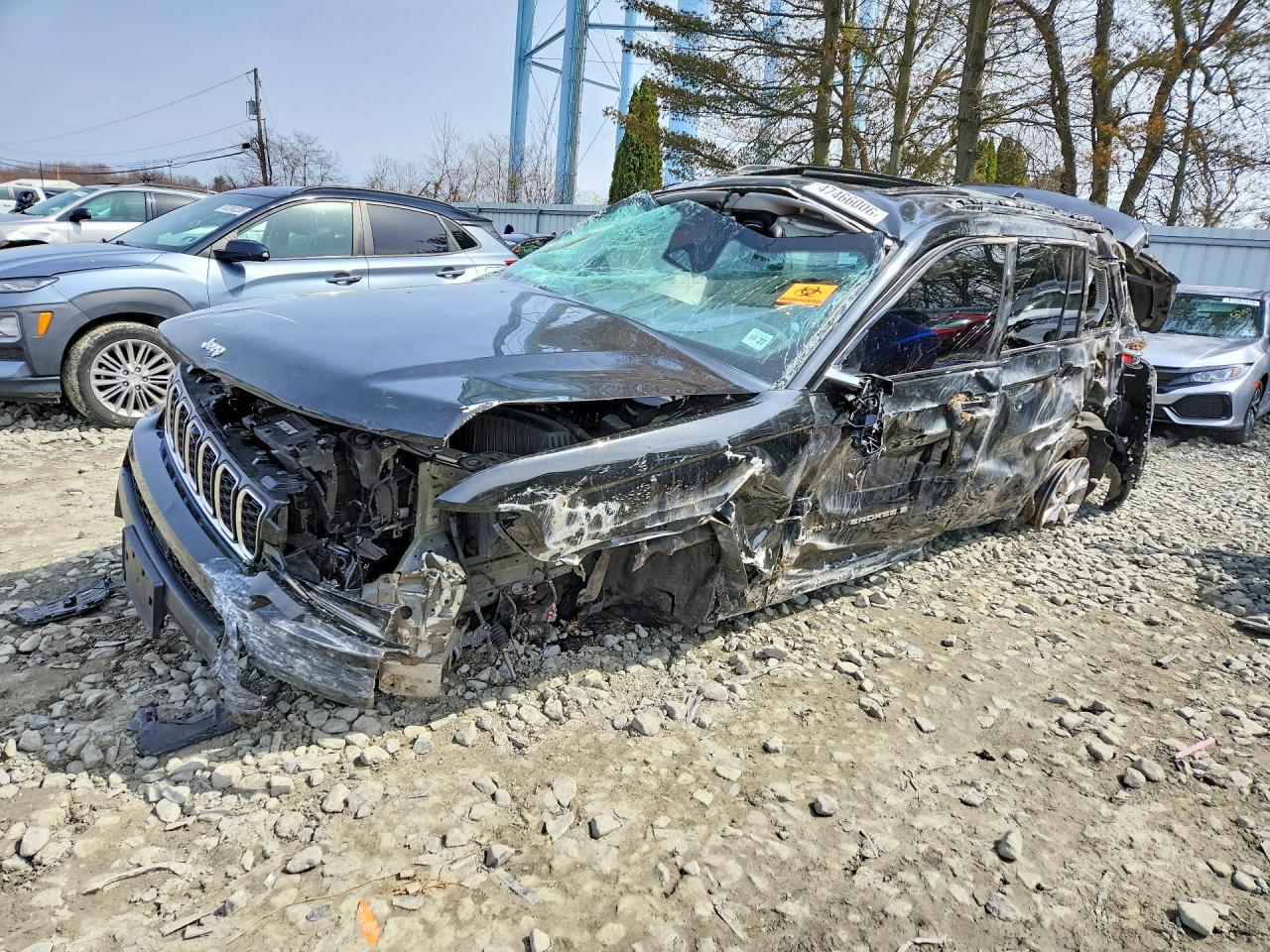 Salvage Jeep Cherokee Image