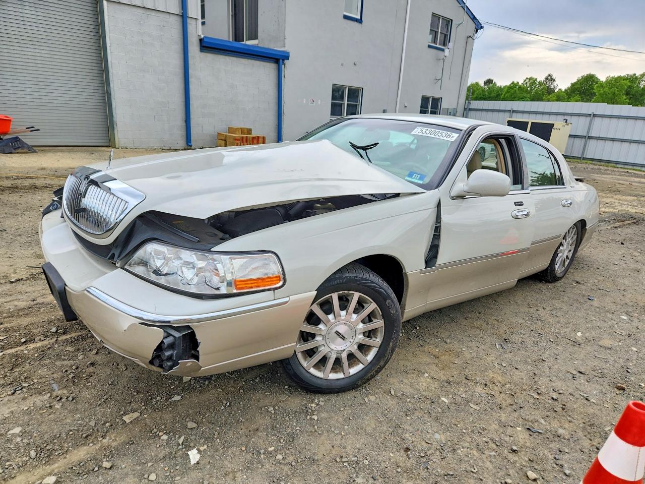 Salvage Lincoln Towncar Image