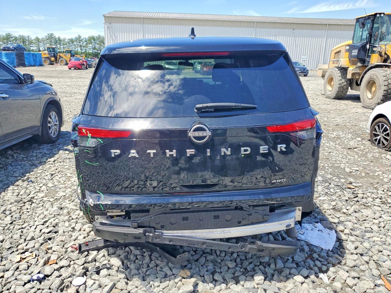 Nissan Pathfinder S