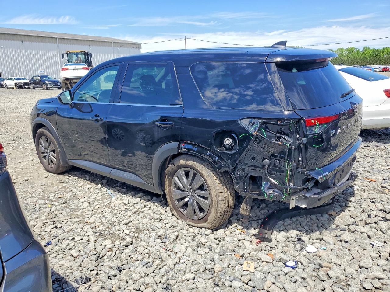 Nissan Pathfinder S