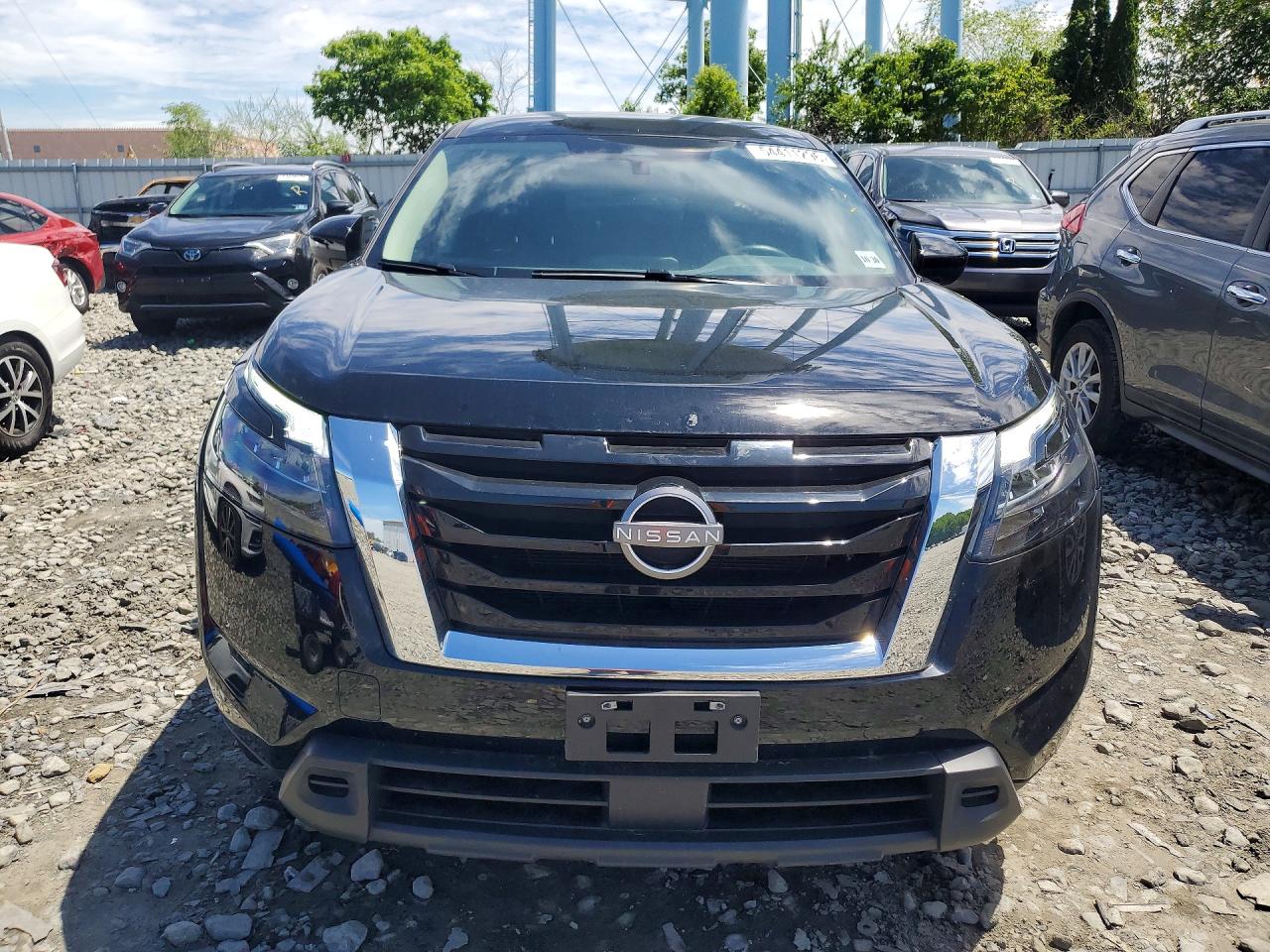 Nissan Pathfinder S