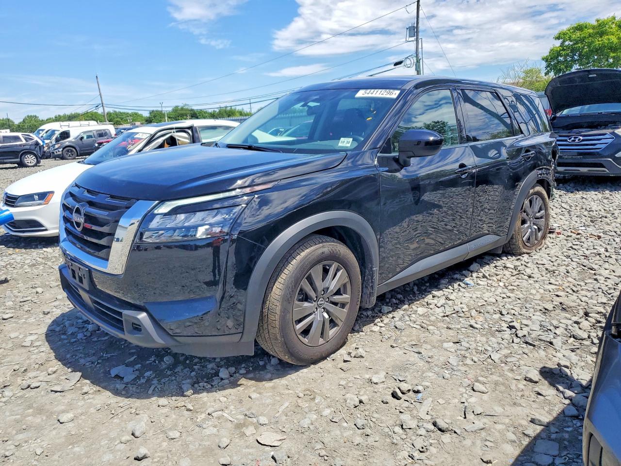 Salvage Nissan Pathfinder Image