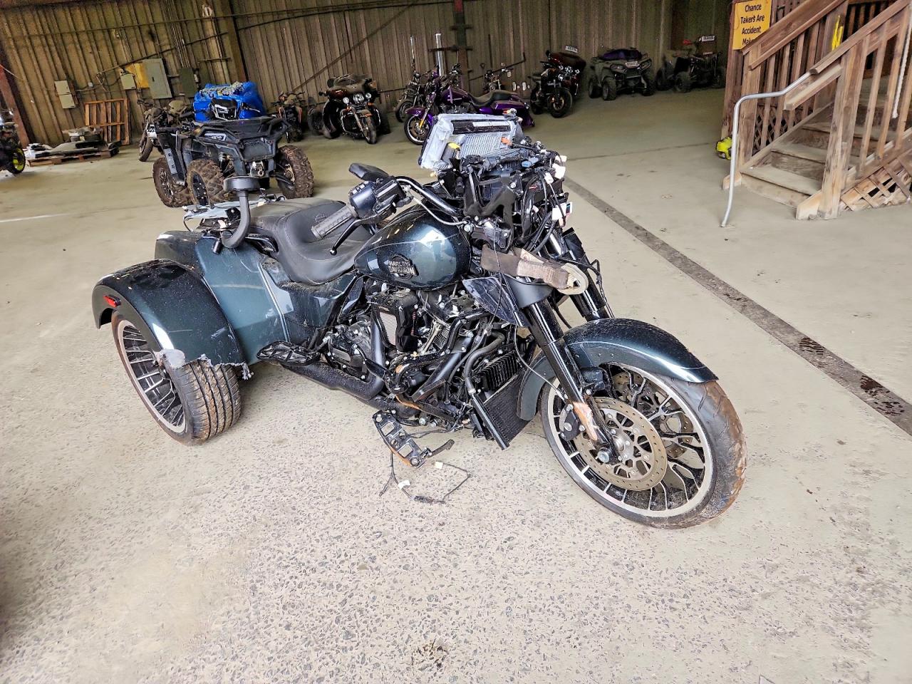 Salvage Harley-Davidson Flhlt Image