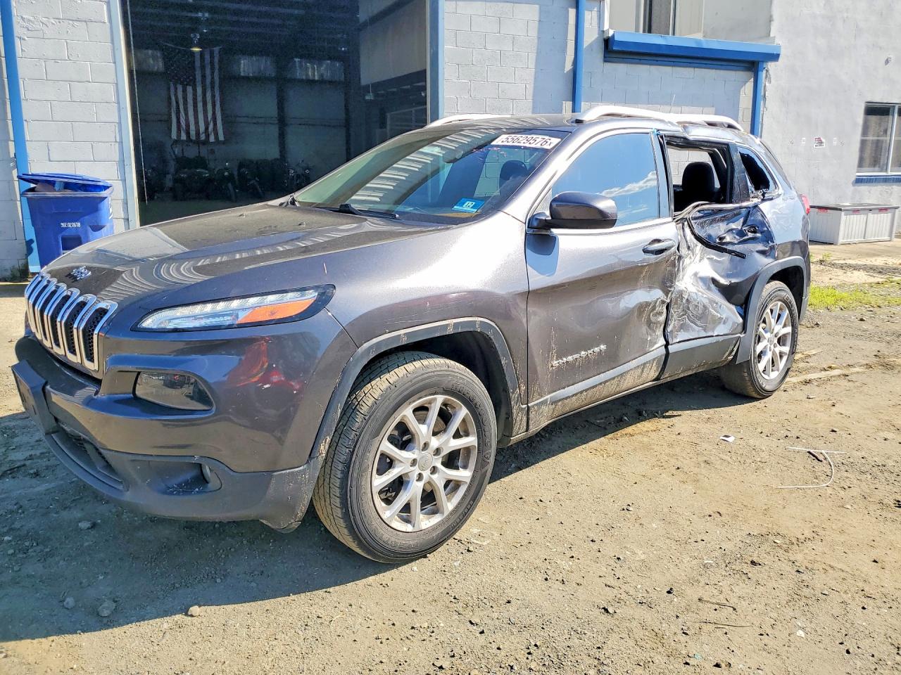 Salvage Jeep Cherokee Image
