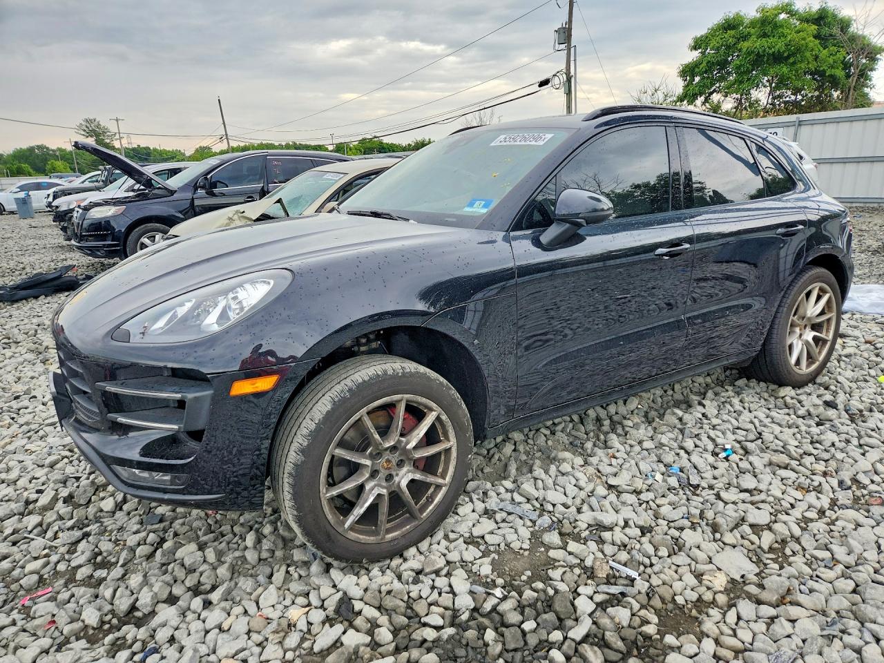 Salvage Porsche Macan Image
