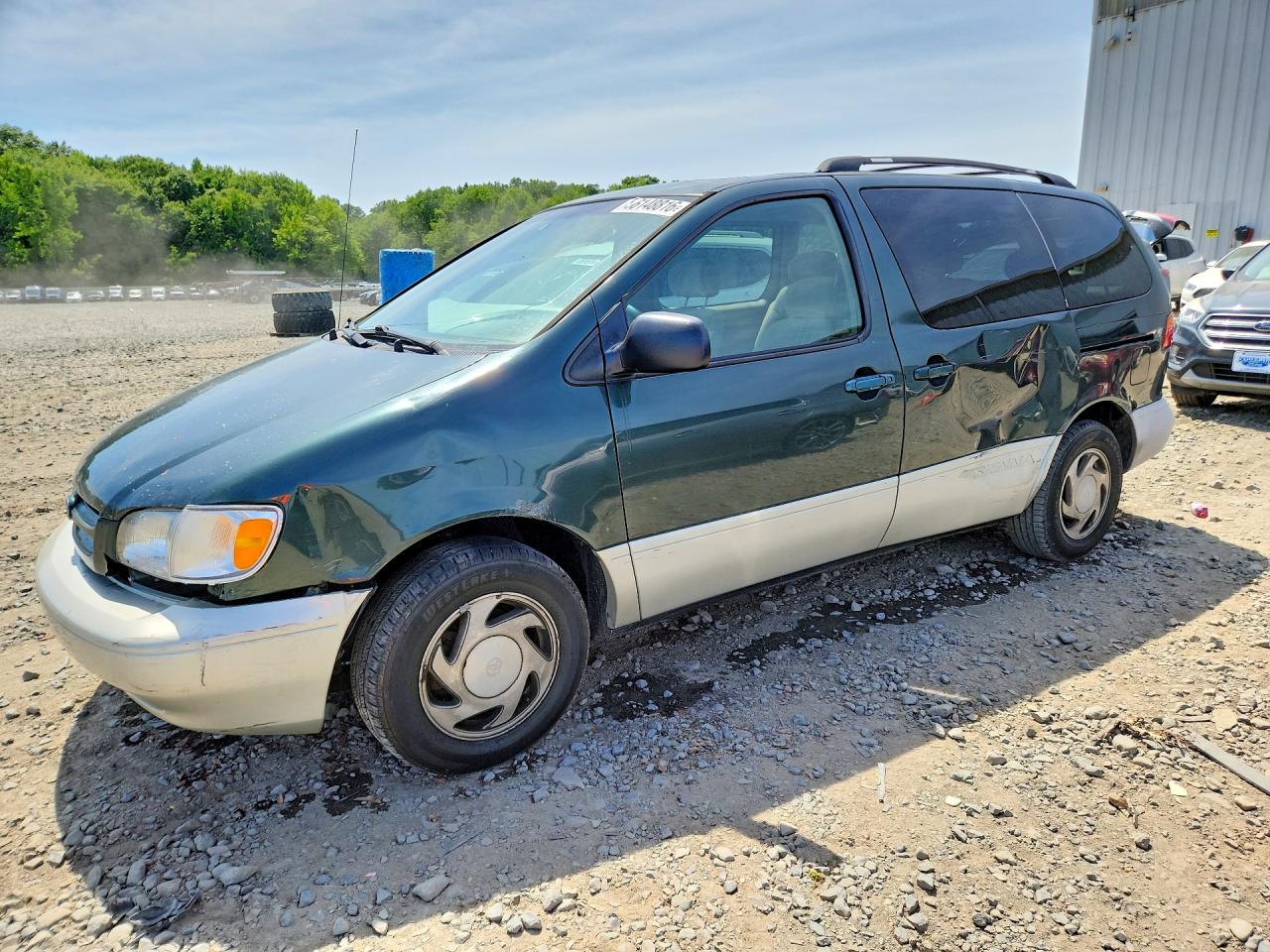Salvage Toyota Sienna Image