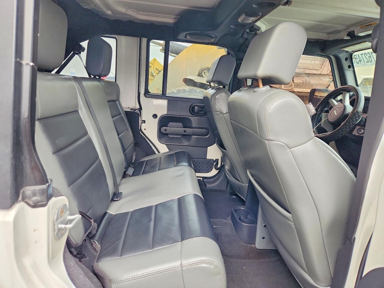 Jeep Wrangler Sahara