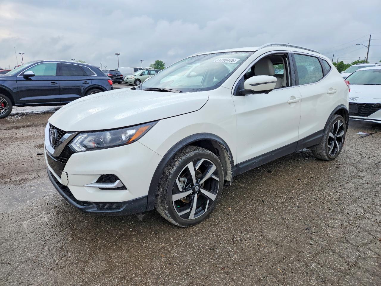 Salvage Nissan Rogue Image