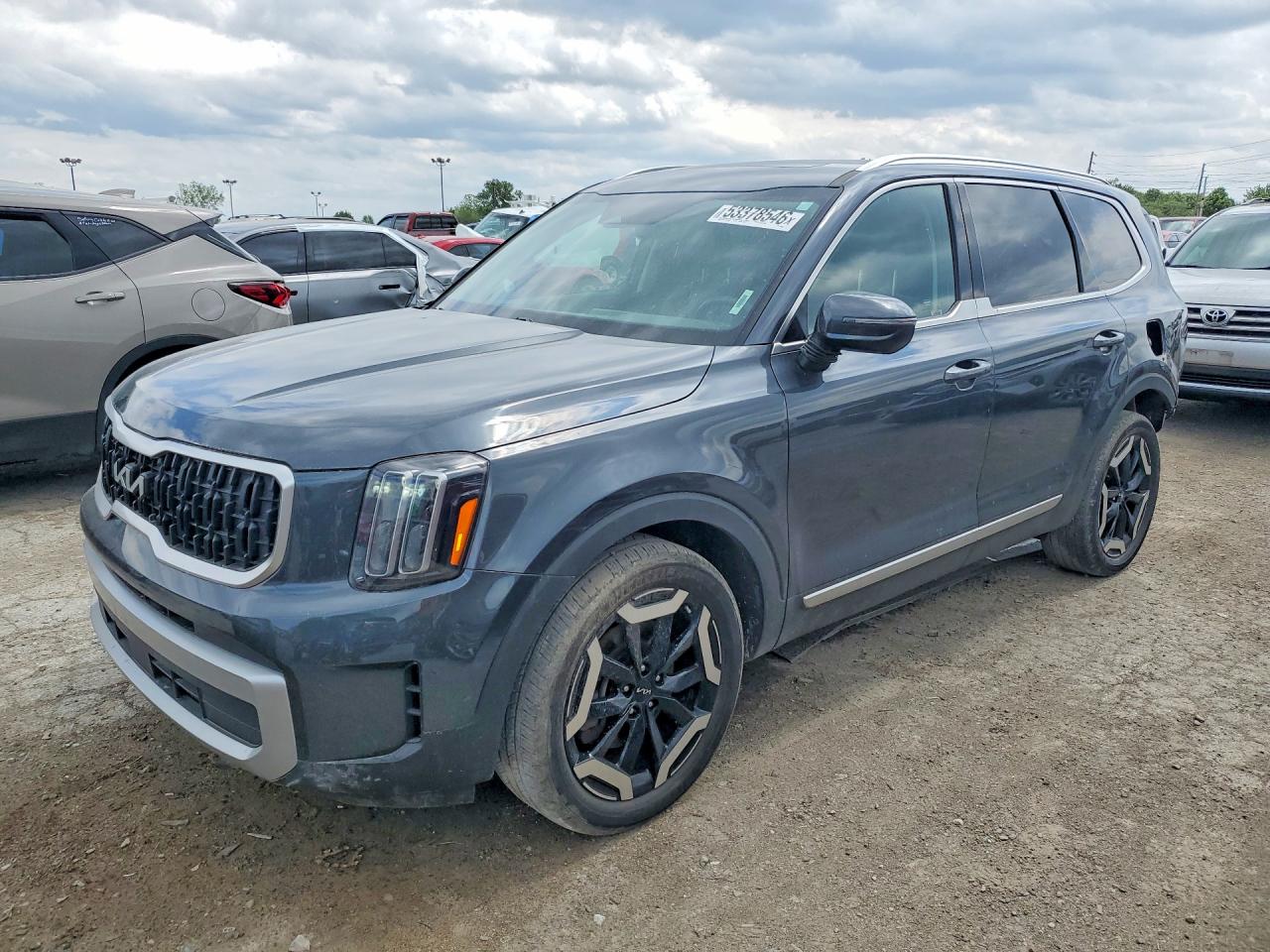 Salvage Kia Telluride Image