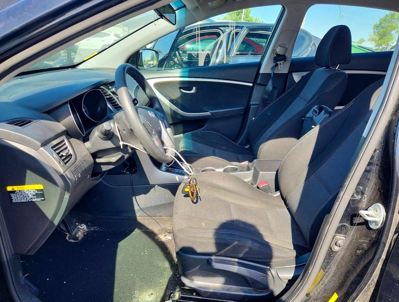 Hyundai ELANTRA Base