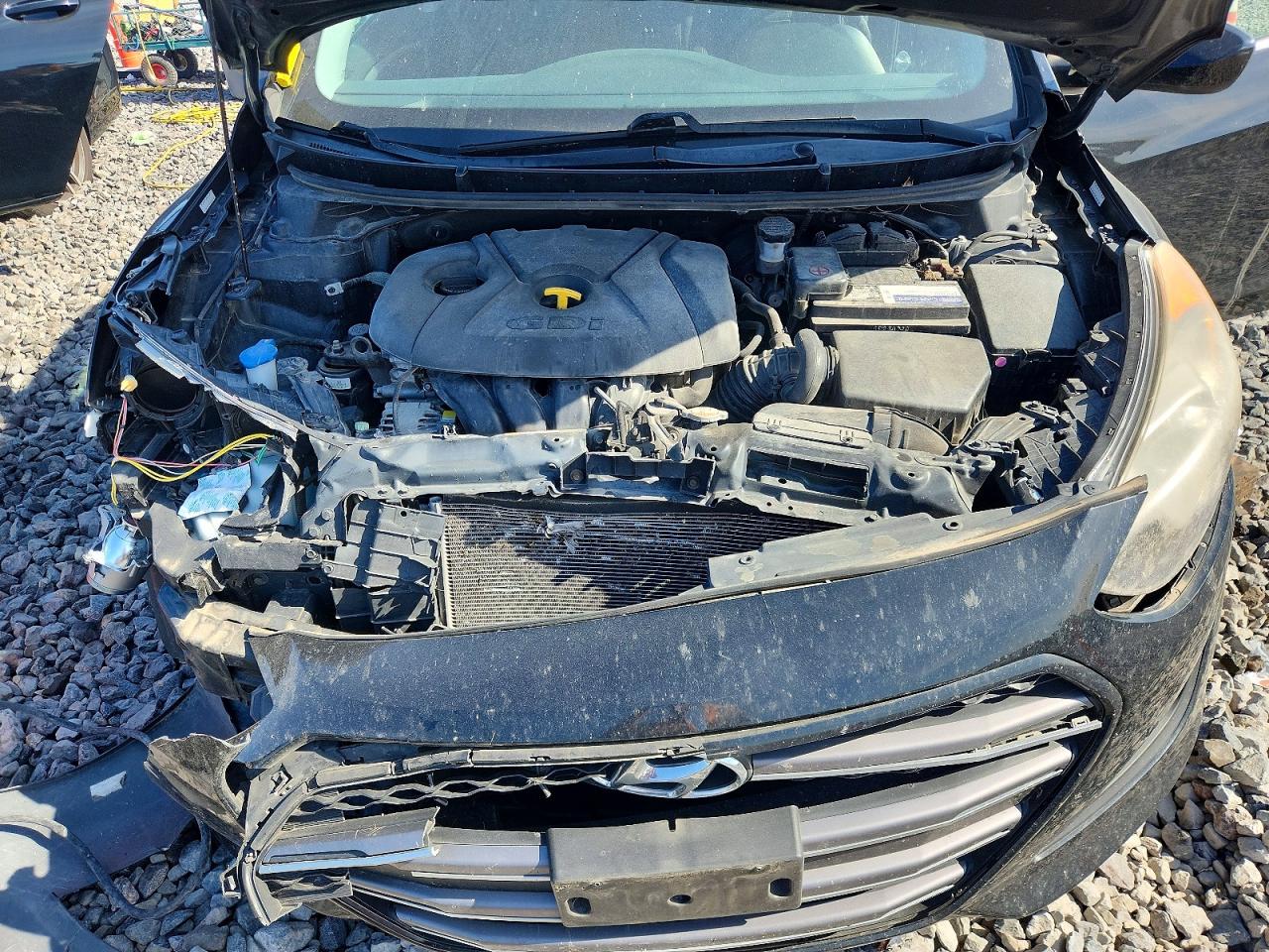 Hyundai ELANTRA Base