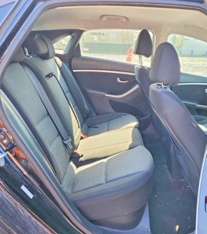 Hyundai ELANTRA Base