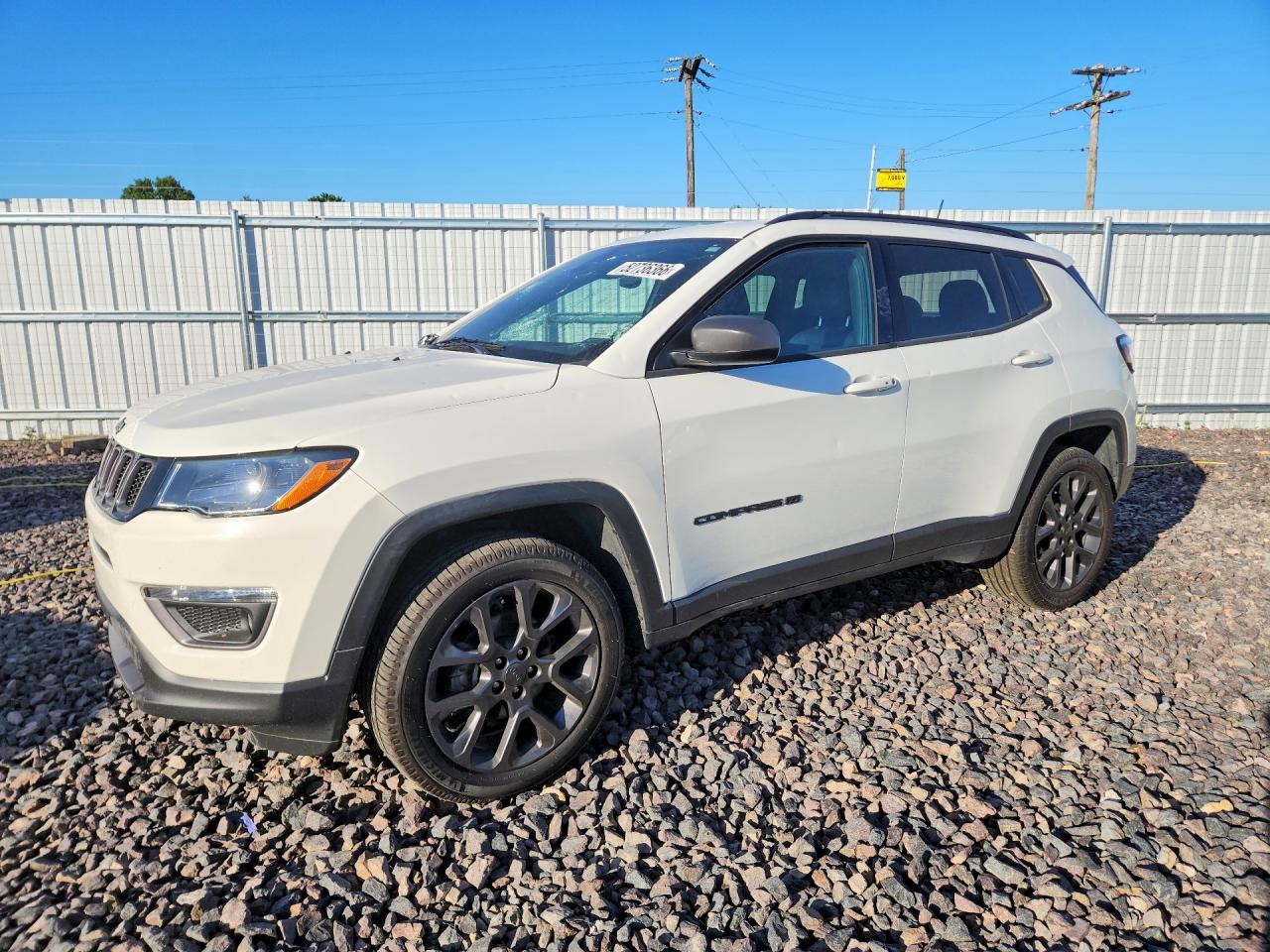 Salvage Jeep Compass Image