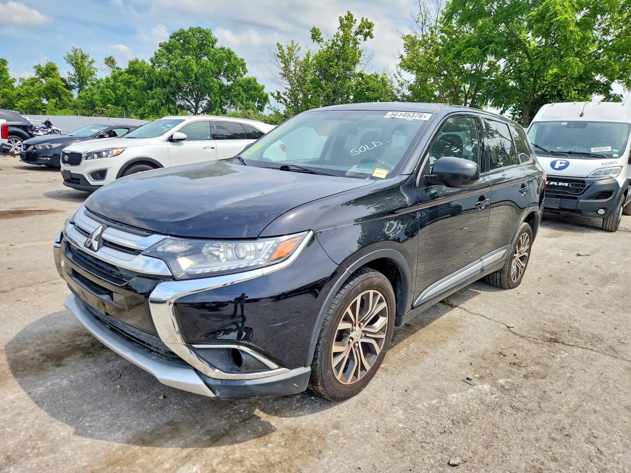 Salvage Mitsubishi Outlander Image