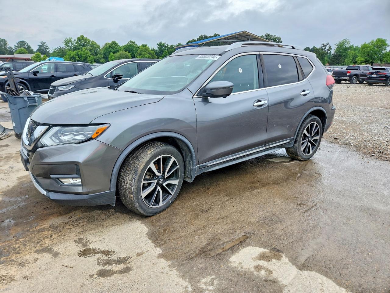 Salvage Nissan Rogue Image