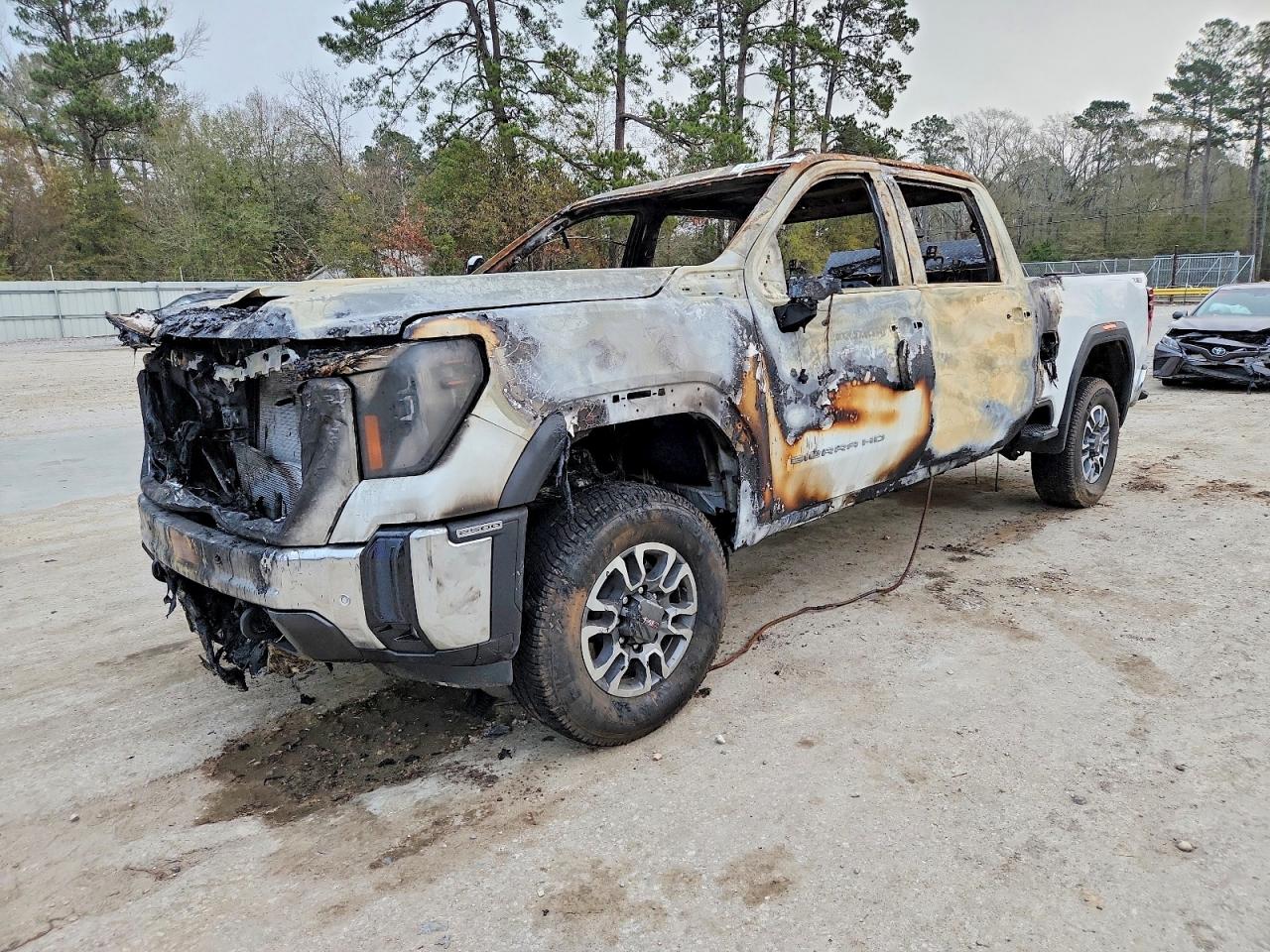 Salvage GMC Sierra Image