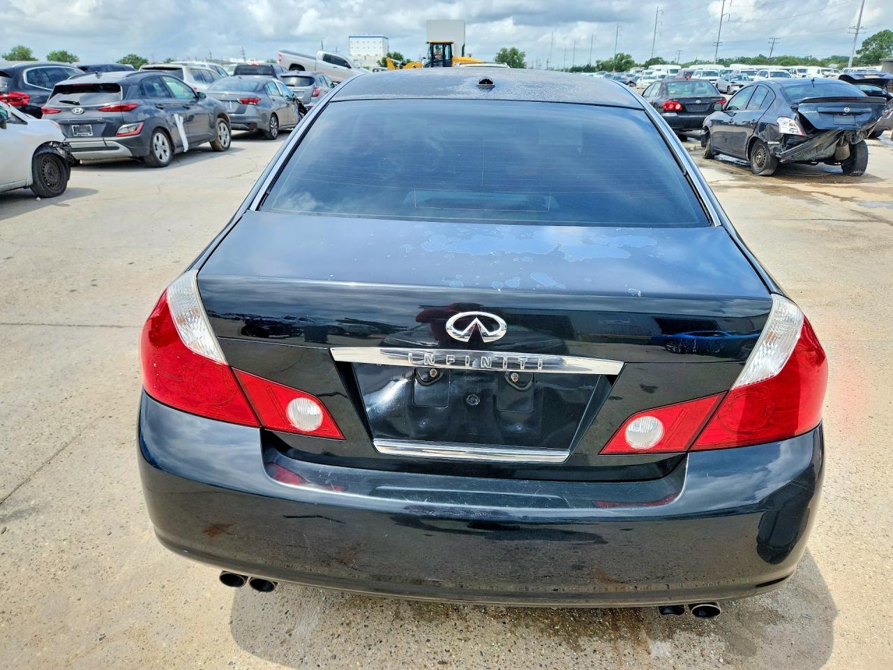 INFINITI M35 Base