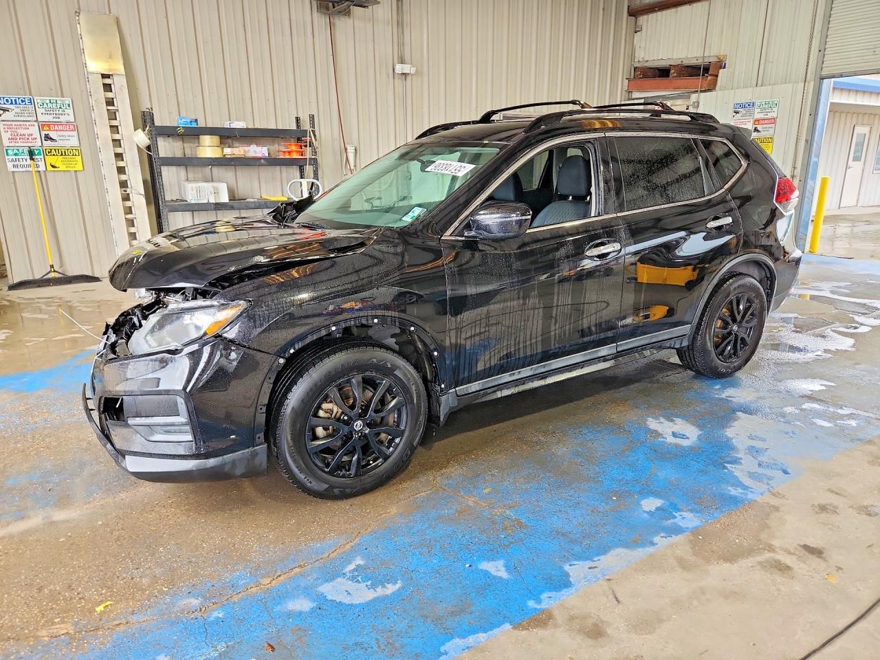 Salvage Nissan Rogue Image