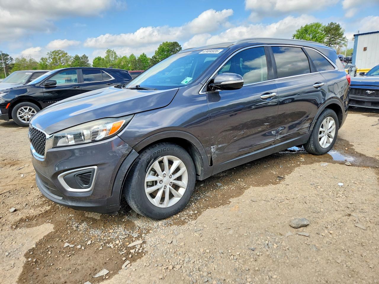 Salvage Kia Sorento Image