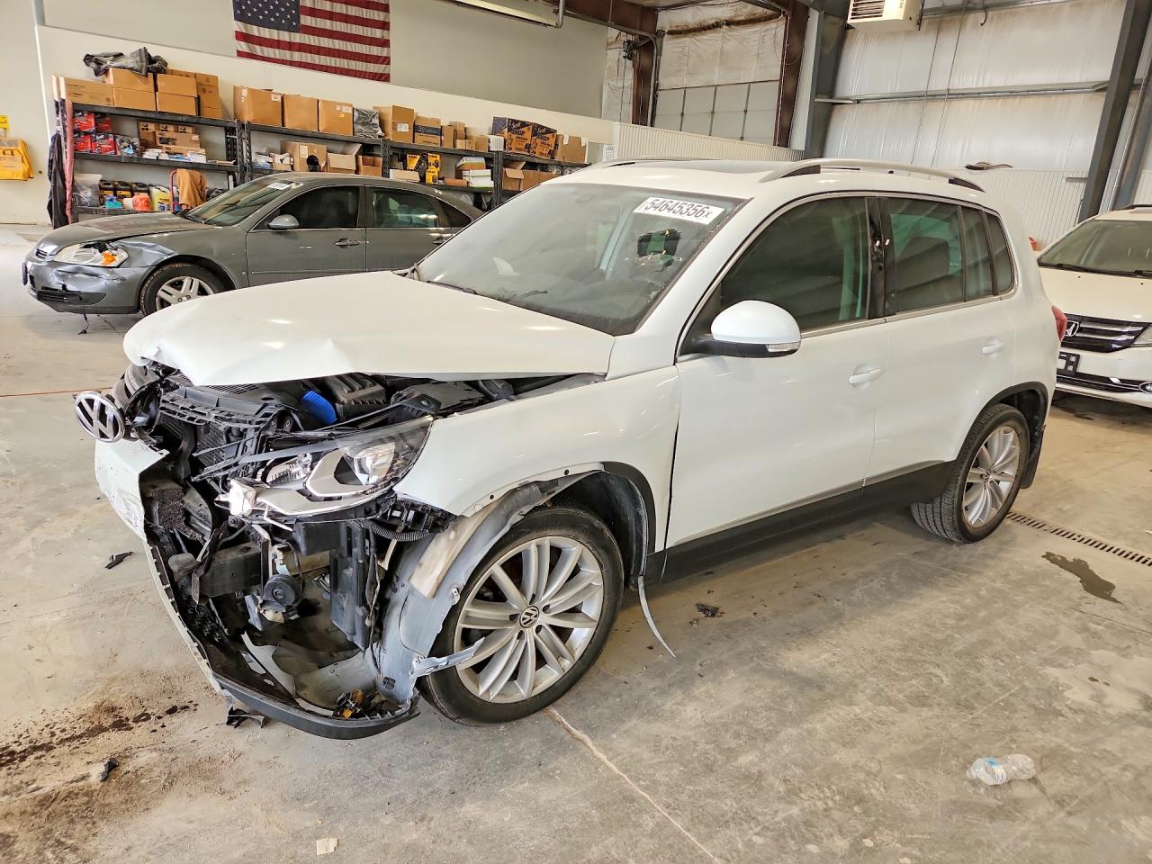 Salvage Volkswagen Tiguan Image