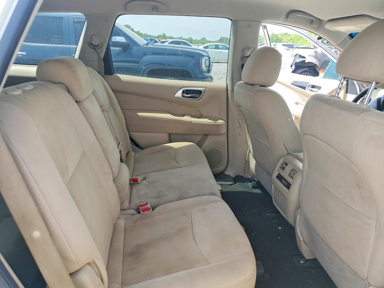 Nissan Pathfinder Sv