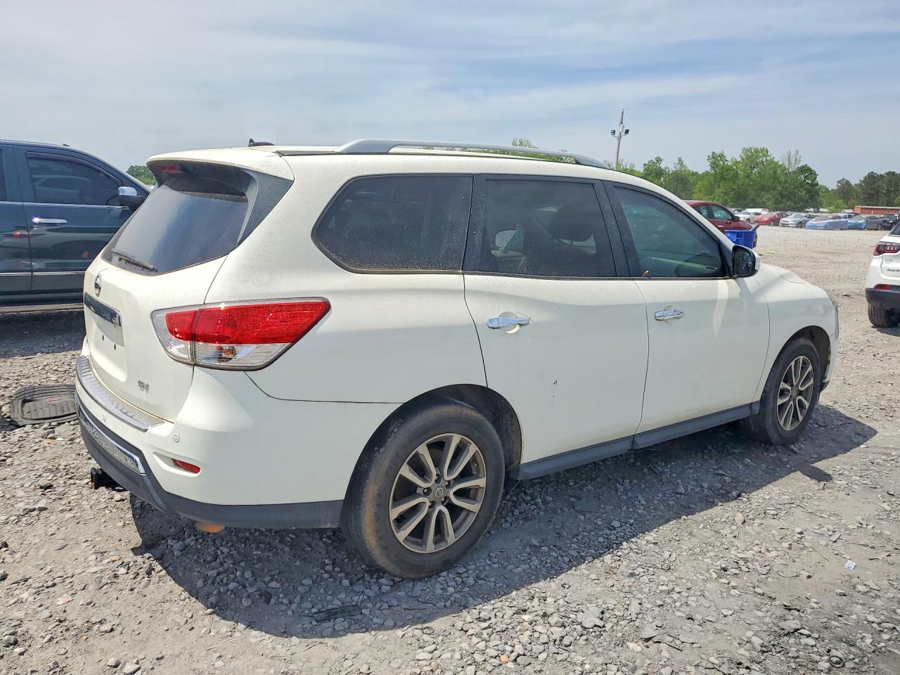 Nissan Pathfinder Sv