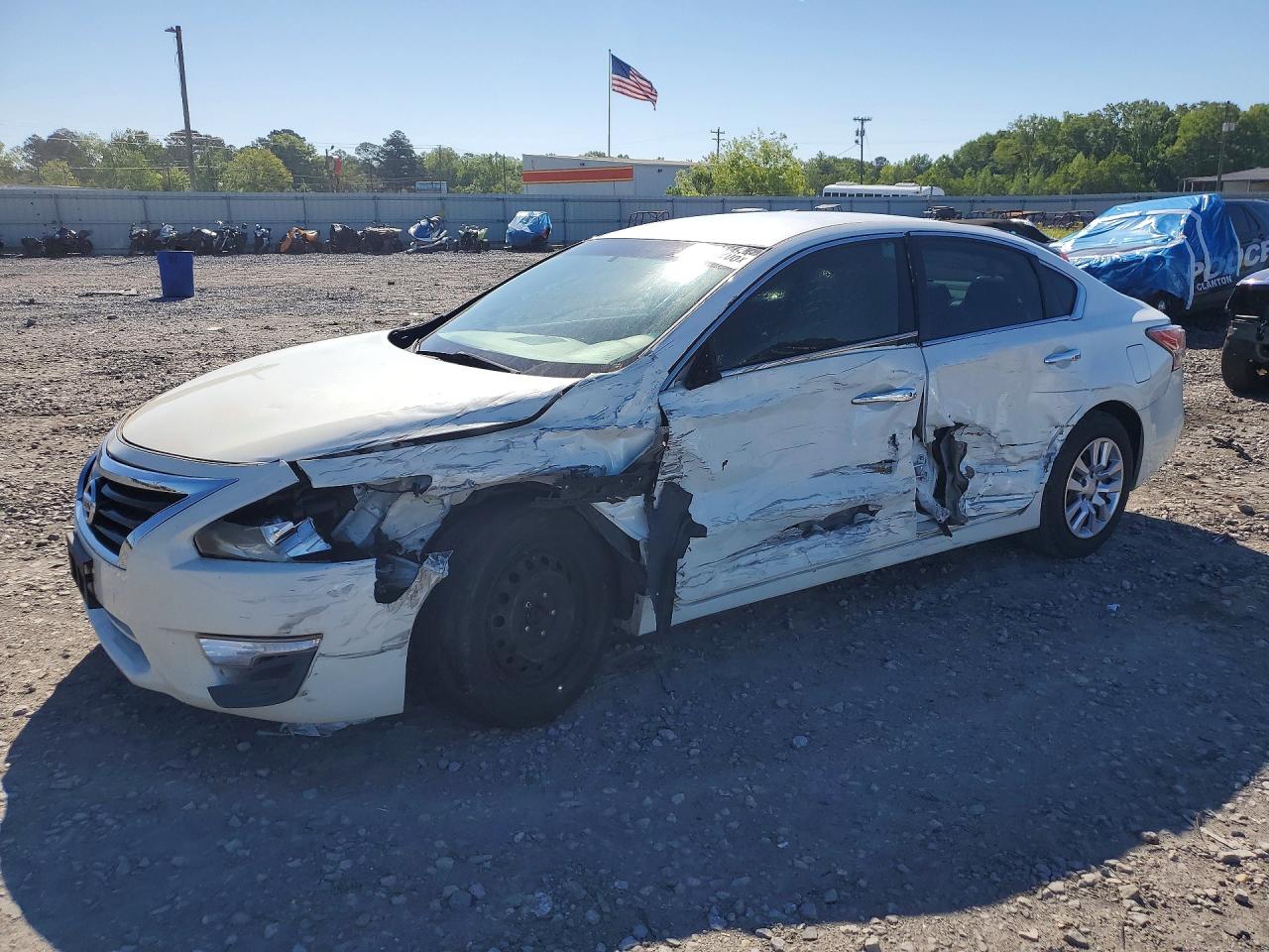 Salvage Nissan Altima Image