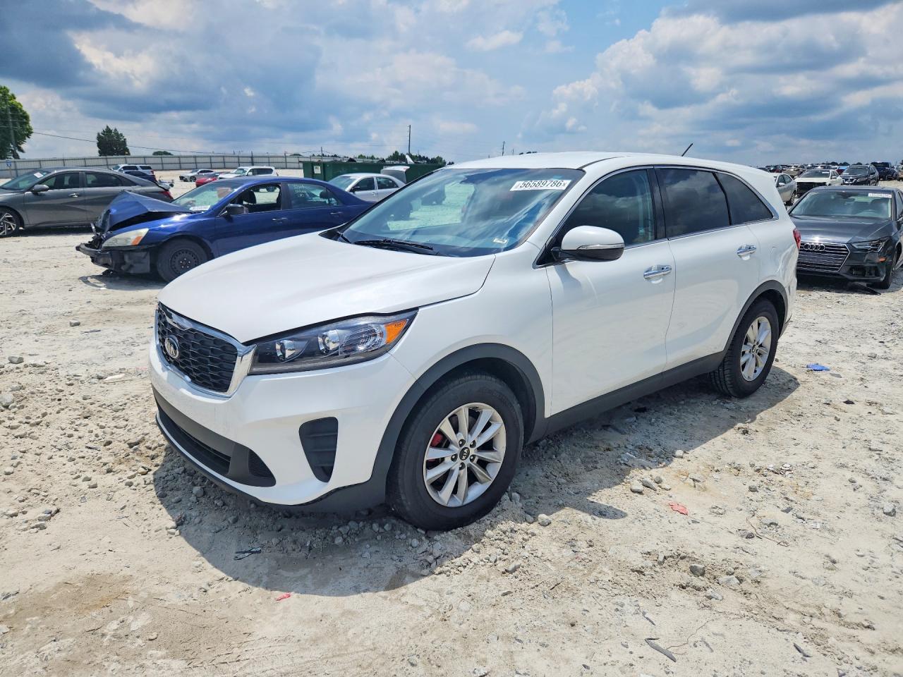 Salvage Kia Sorento Image