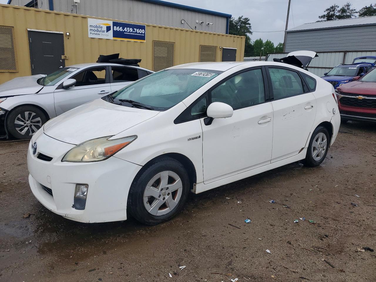 Salvage Toyota Prius Image