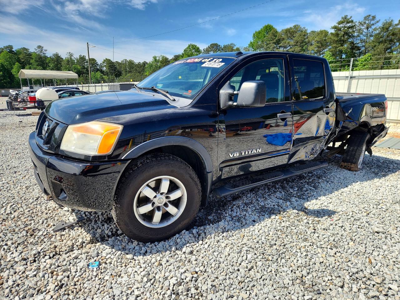 Salvage Nissan Titan Image