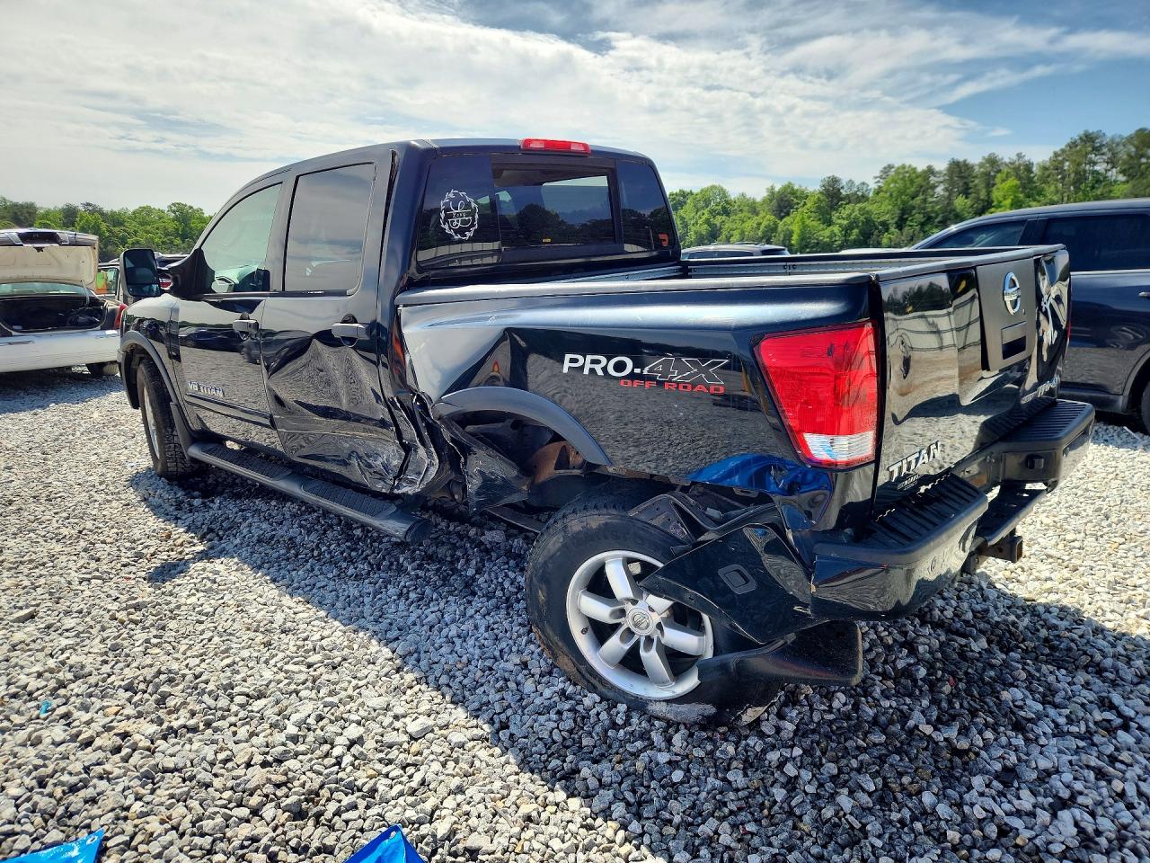 Nissan Titan Sv