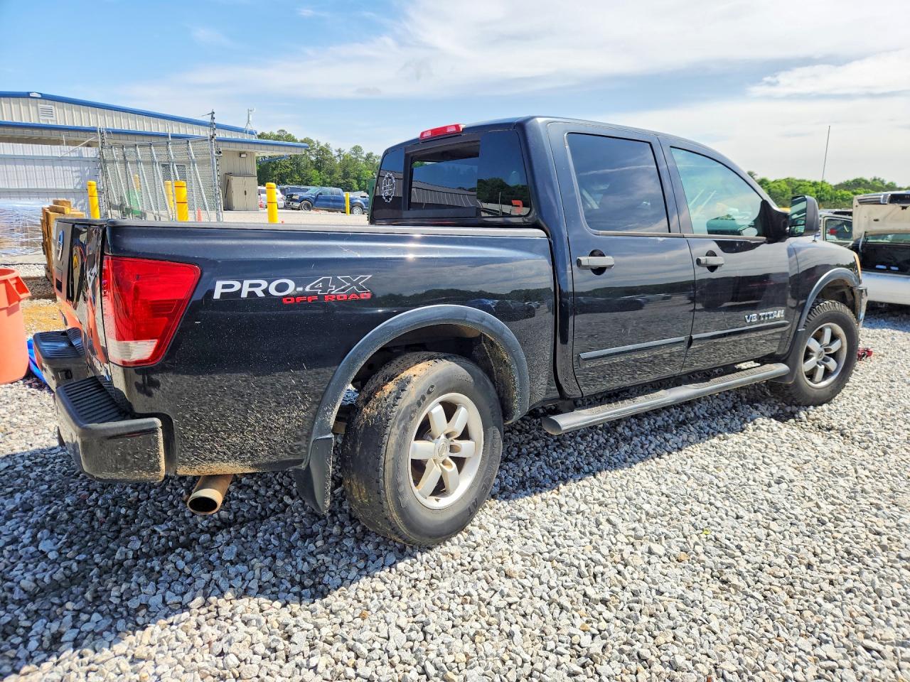 Nissan Titan Sv
