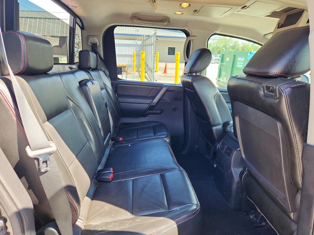 Nissan Titan Sv