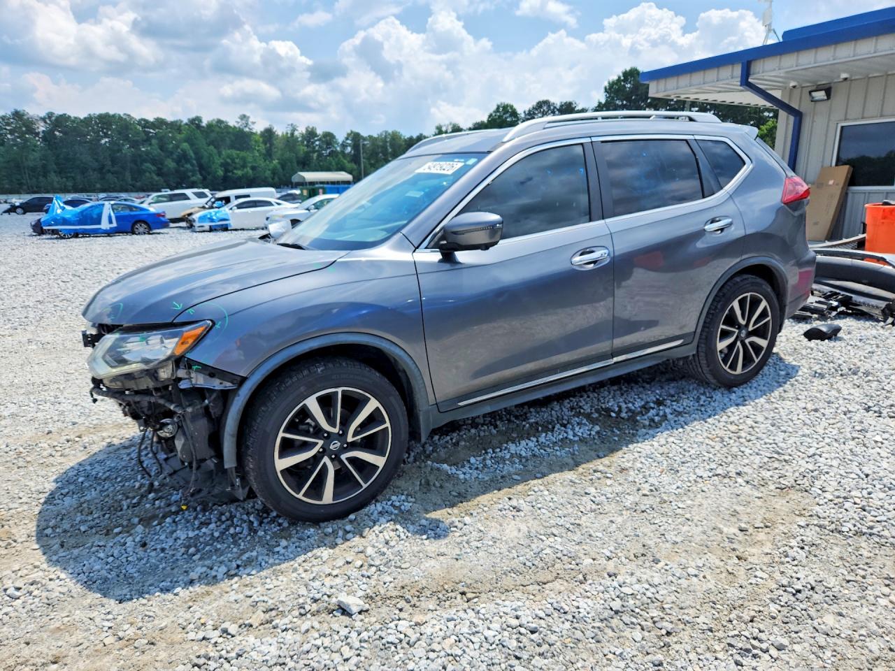 Salvage Nissan Rogue Image