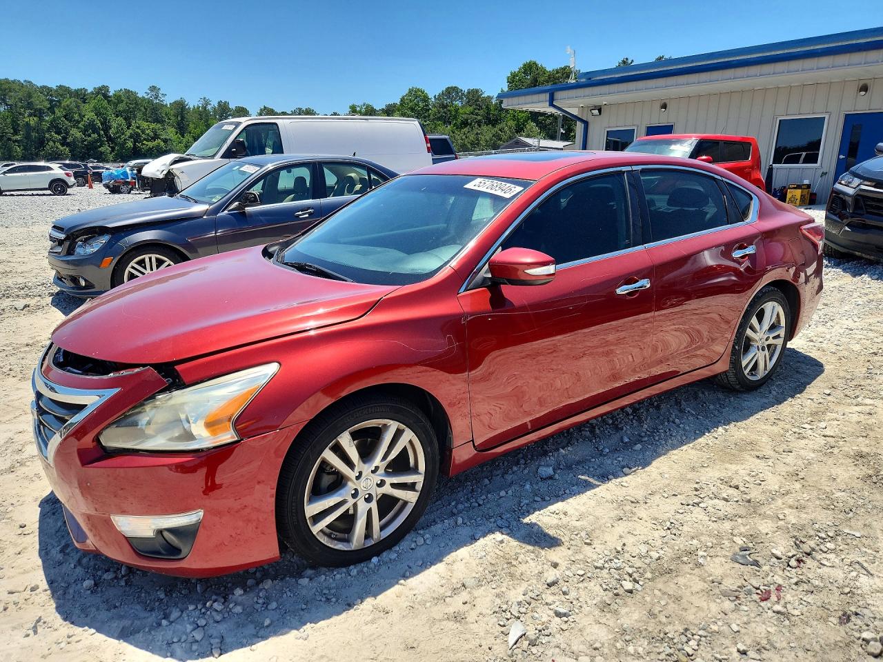 Salvage Nissan Altima Image