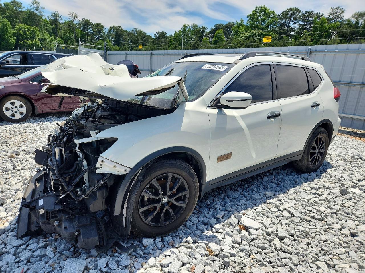 Salvage Nissan Rogue Image